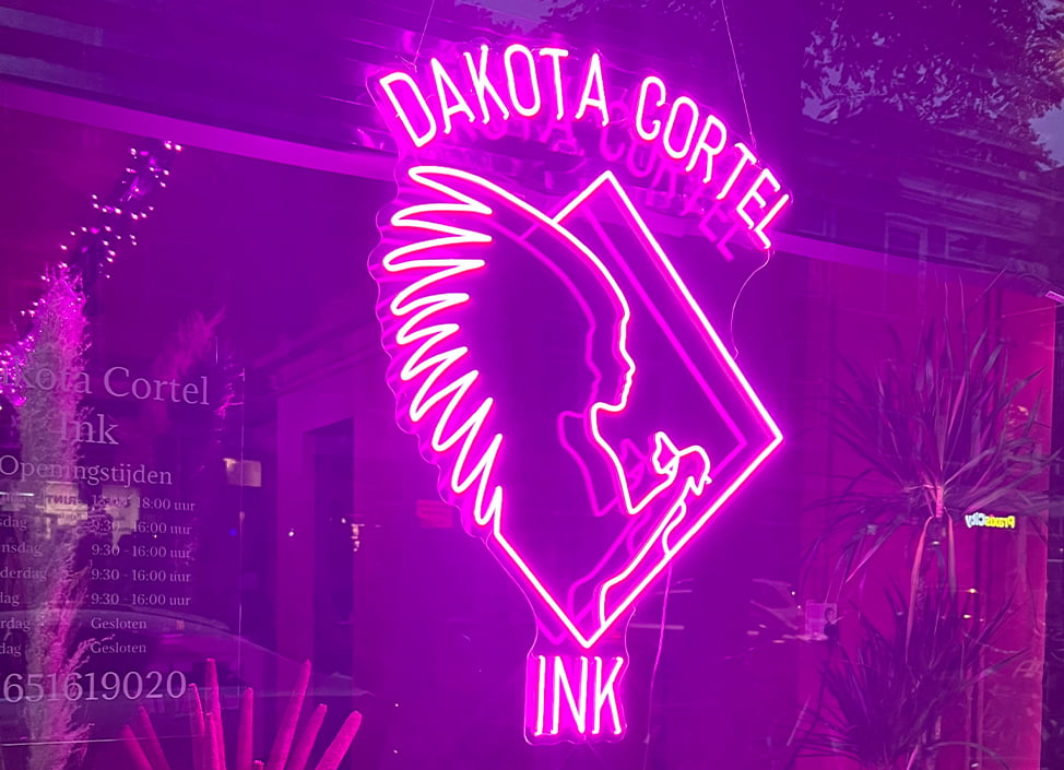 neon logo roze neonverlichting neonsign